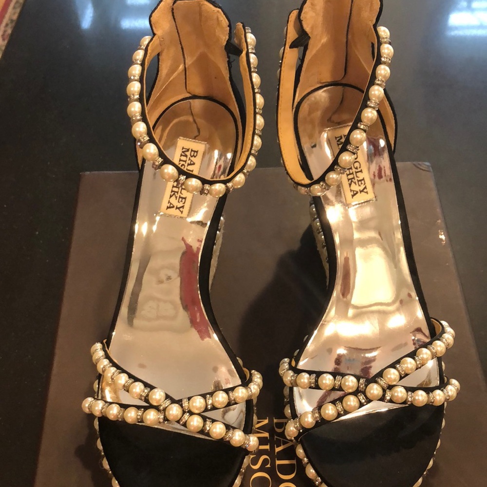 NIB Badgley Mischka black satin jeweled platforms